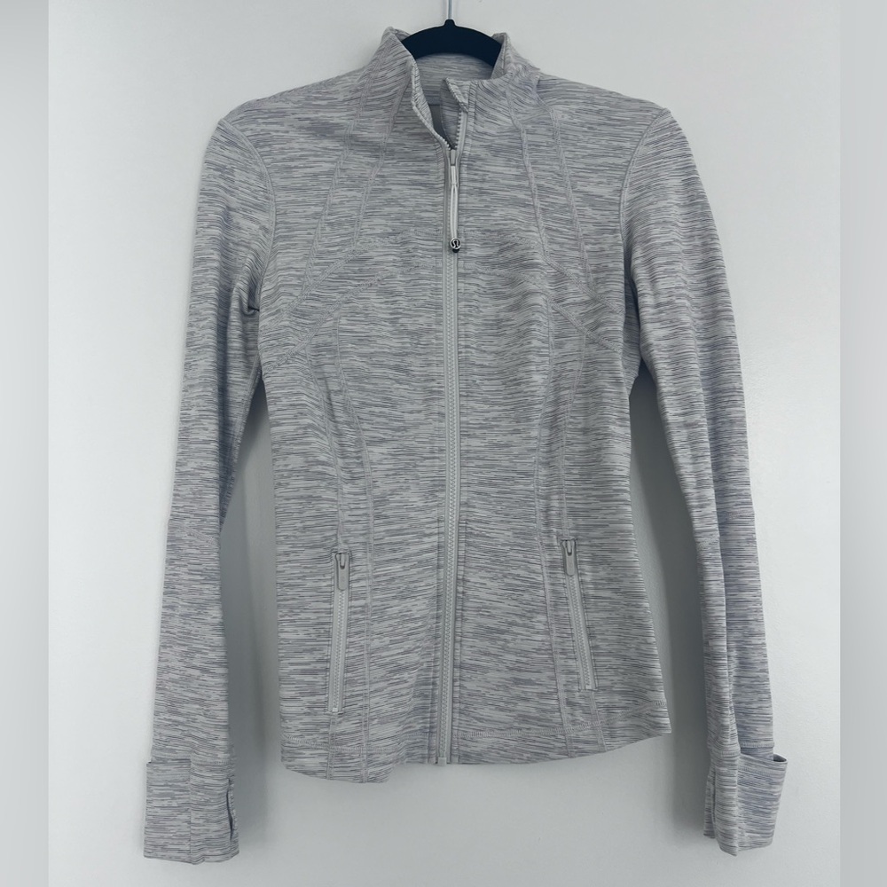 LULULEMON RUNNING DEFINE JACKET SIZE 4 LIKE NEW GREY AND WHITE STRIPE